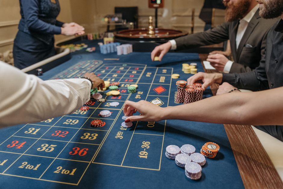 The Realities of iGaming: Slots, Poker, and Betting Beyond the Hype