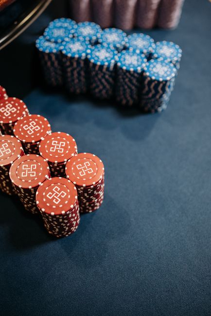 Why Most Casino Players Get Slots and Poker All Wrong